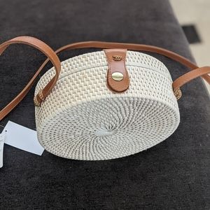 Round straw bag